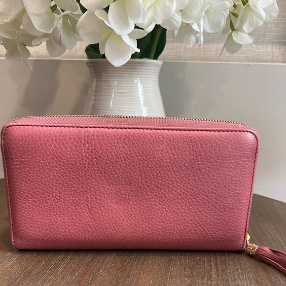 AUTHENTIC GUCCI SOHO ZIPPY ORGANIZER WALLET - Picture 2 of 11